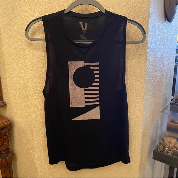 Vuori Tops Nwtvuori Women Black Graphic Tank Top Size Small Poshmark